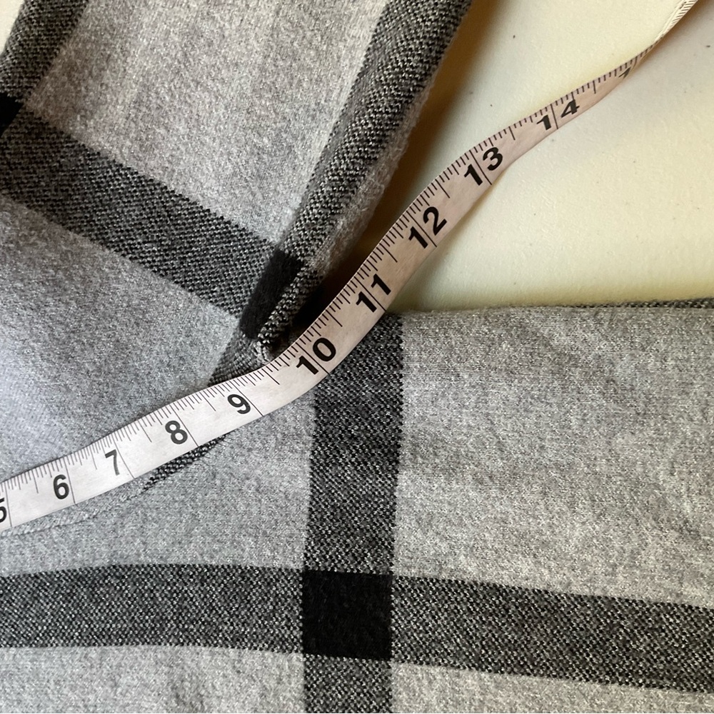 Tahari Plaid Cardigan Gray Red Open Front Sweater Medium Chic - Picture 7 of 10